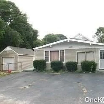 Image 1 - 64 Ostend Circle, Shirley, NY 11967, USA - House for sale