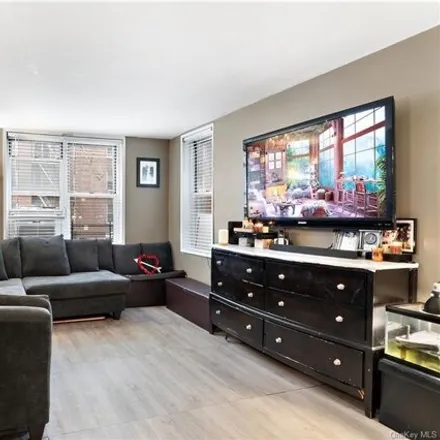 Image 4 - 1430 Thieriot Avenue, New York, NY 10460, USA - Apartment for sale