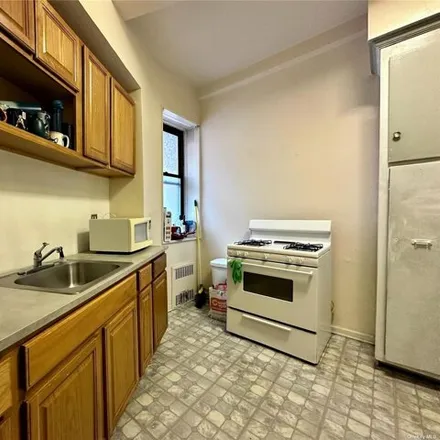 Image 5 - 83-77 Woodhaven Boulevard, New York, NY 11421, USA - Apartment for sale