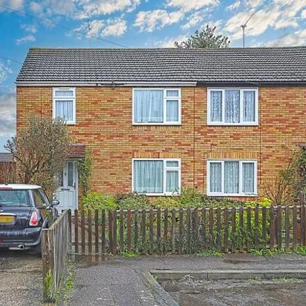 Buy this 3 bed duplex on Shortlands Avenue in Chipping Ongar, CM5 0BL