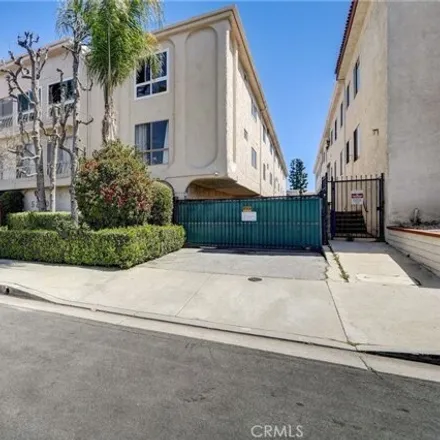 Buy this 1 bed condo on 5282 Zelzah Avenue in Los Angeles, CA 91316