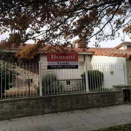 Buy this 2 bed house on Yapeyú 2244 in 1828 Banfield, Argentina