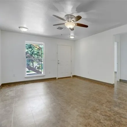Image 3 - 752 West 6th Street, Taylor, TX 76574, USA - Apartment for rent