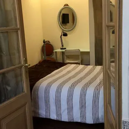 Rent this 5 bed apartment on Templo Adventista do Sétimo Dia in Rua de Ferreira Cardoso 103, 4300-197 Porto