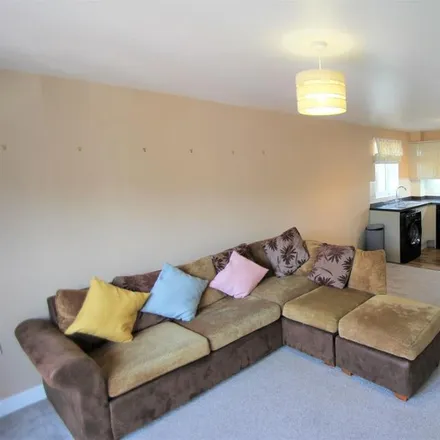 Image 5 - Hillside, The Mayfields, Redditch, B98 7DS, United Kingdom - Apartment for rent