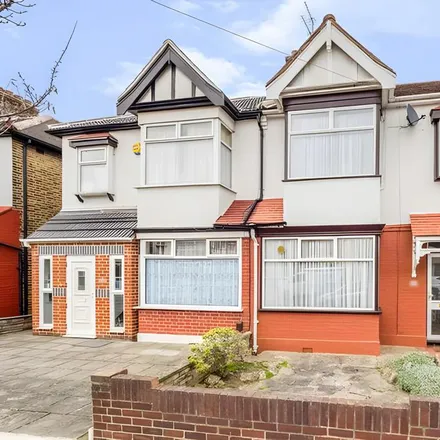 Rent this 4 bed townhouse on 24 Horace Road in London, IG6 2BG