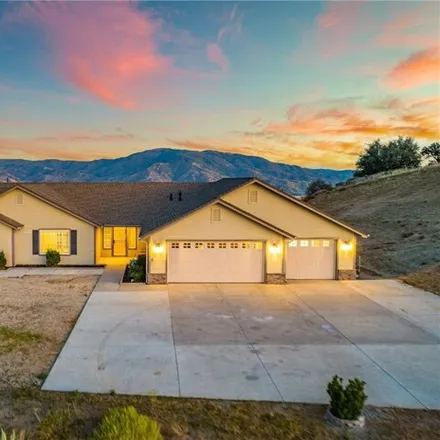 Buy this 4 bed house on Skyline Drive in Stallion Springs, Kern County