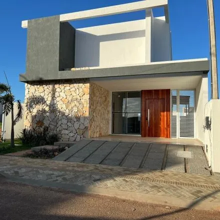 Buy this 3 bed house on unnamed road in Dix-Sept Rosado, Mossoró - RN