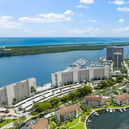 Buy this 3 bed condo on 148 Lakeshore Drive in North Palm Beach, FL 33408