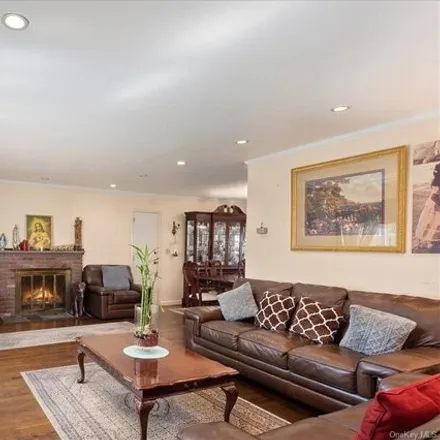 Image 3 - 124 Thornbury Road, Scarsdale Downs, City of New Rochelle, NY 10583, USA - House for sale