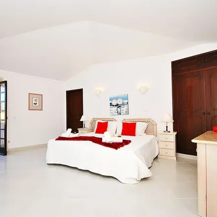 Rent this 3 bed house on 8135-036 Distrito de Évora