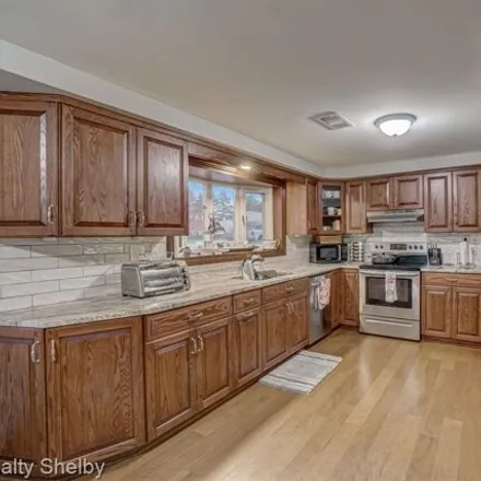 Image 3 - 12395 Burtley Drive, Sterling Heights, MI 48313, USA - House for sale