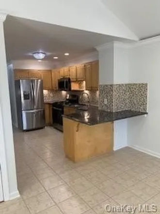 Rent this 3 bed apartment on 1145 Crosby Avenue in New York, NY 10461
