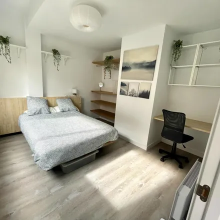 Rent this 3 bed room on Brisa do sil in Plaça de Las Navas, 16