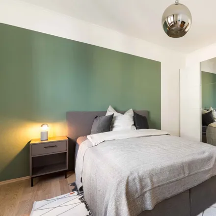 Rent this 7 bed room on Kettenhofweg 75 in 60325 Frankfurt, Germany