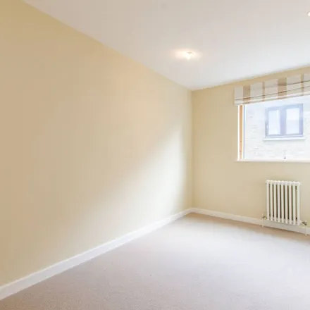 Rent this 3 bed apartment on Wickfield House in Wilson Grove, London