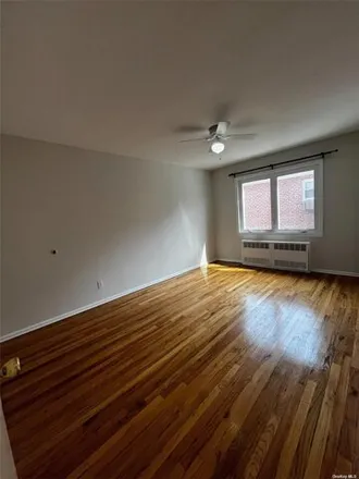 Image 5 - 41-31 210th Street, New York, NY 11361, USA - House for rent