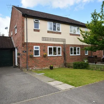 Rent this 3 bed duplex on Sherwood Close in Liss Forest, GU33 7BT