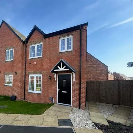Rent this 3 bed duplex on Cutter Lane in New Rossington, DN11 0HE