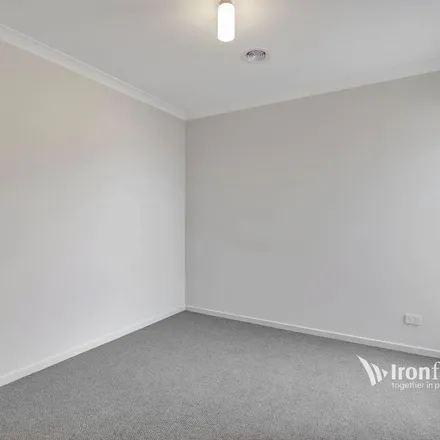 Image 5 - 43 Melaan Way, Clyde North VIC 3978, Australia - Apartment for rent