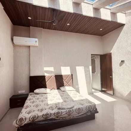 Rent this 4 bed house on Lonavala in Mahatma Gandhi Road, Pune District