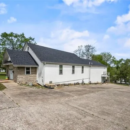 Buy this studio house on 1042 Old Cape Road in Jackson, MO 63755