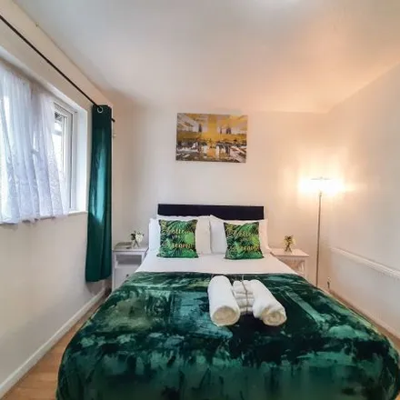Rent this 3 bed apartment on Haldane Road in London, SE28 8NQ
