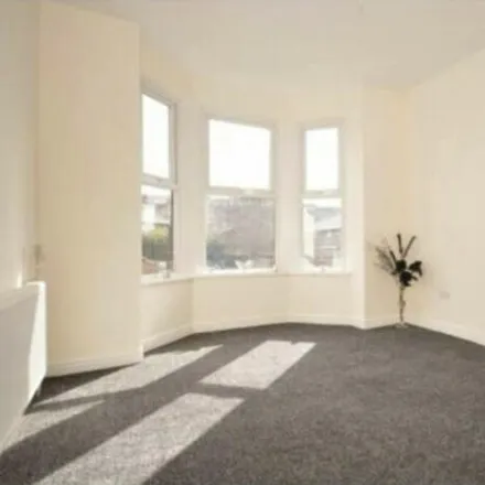 Image 4 - Gipton Street, Leeds, LS8 5EZ, United Kingdom - Townhouse for rent