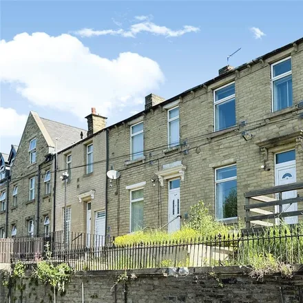 Rent this 3 bed townhouse on Bankfield Road in Huddersfield, HD1 3HR