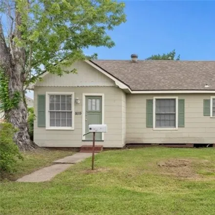 Buy this 2 bed house on 509 E Hale St in Lake Charles, Louisiana