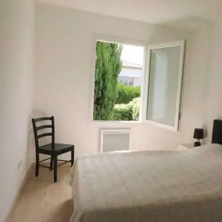 Rent this 2 bed apartment on Meschers-sur-Gironde in Rue Paul Massy, 17132 Meschers-sur-Gironde