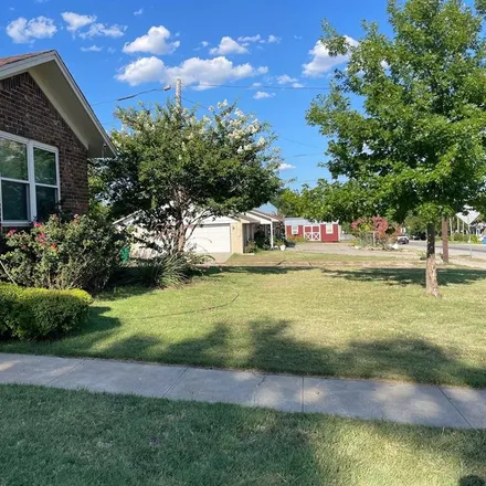 Image 3 - 901 West Wrights Avenue, Comanche, TX 76442, USA - House for sale