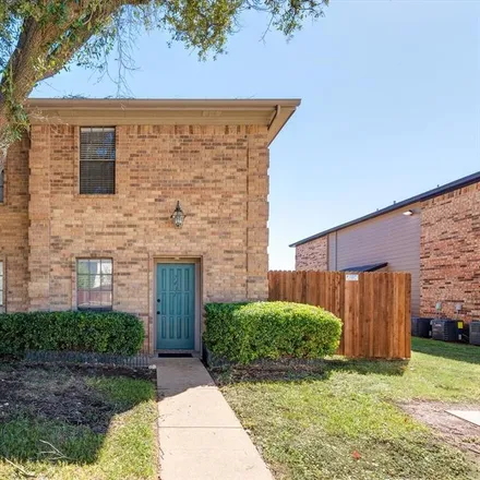 Buy this 2 bed townhouse on 7305 Kingswood Circle in Fort Worth, TX 76133