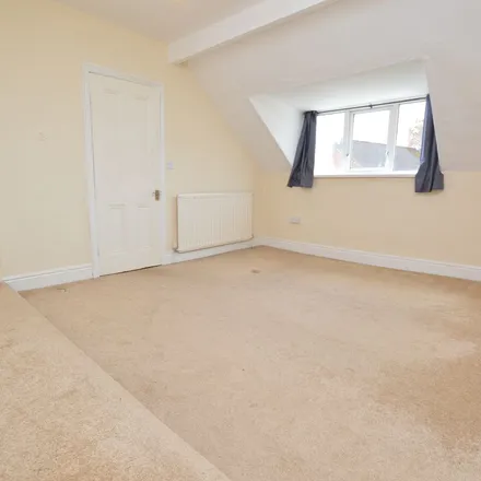 Rent this 4 bed duplex on Castlewood Road in Sheffield, S10 4FG