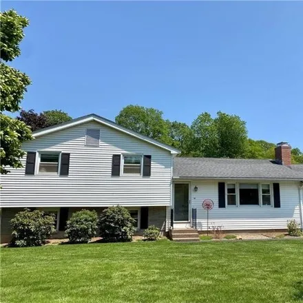 Rent this 3 bed house on 14 Stonegate Dr in Branford, Connecticut