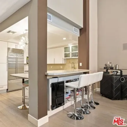 Image 6 - 11628 Chenault St Apt 105, Los Angeles, California, 90049 - House for sale