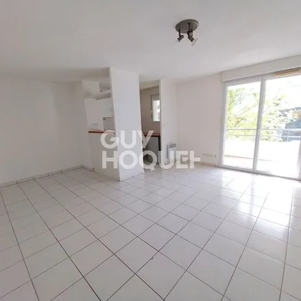 Rent this 2 bed apartment on 418 Cours Gambetta in 47000 Agen, France