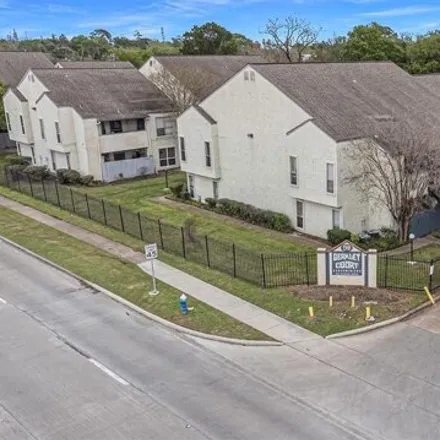 Rent this 1 bed condo on 7885 Detroit Street in Park Place, Houston