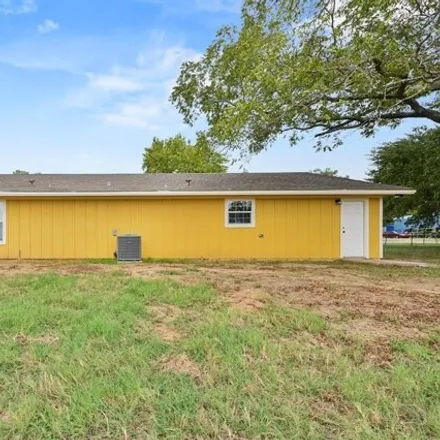 Image 2 - 842 Sunshine Street, Hearne, TX 77859, USA - House for sale