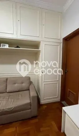 Buy this studio apartment on Rua Buarque de Macedo 53 in Flamengo, Rio de Janeiro - RJ