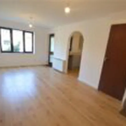 Image 3 - Russell Way, London, SM1 2RE, United Kingdom - Apartment for rent