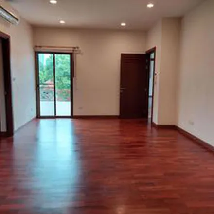 Rent this 4 bed apartment on unnamed road in Huai Khwang District, Bangkok 10310
