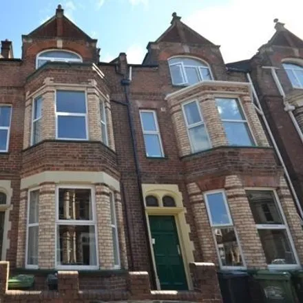 Rent this 6 bed townhouse on 14 Haldon Road in Exeter, EX4 4DZ