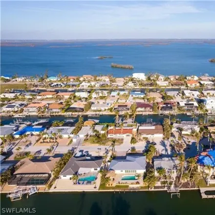 Image 2 - 20 Sunview Blvd, Fort Myers Beach, Florida, 33931 - House for sale