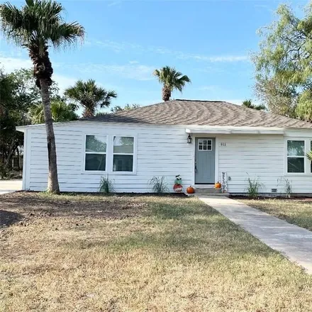 Image 2 - 811 East Hefferman Street, Beeville, TX 78102, USA - House for sale