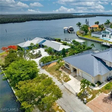 Image 4 - 98 Glenview Manor Drive, Fort Myers Beach, Lee County, FL 33931, USA - House for sale