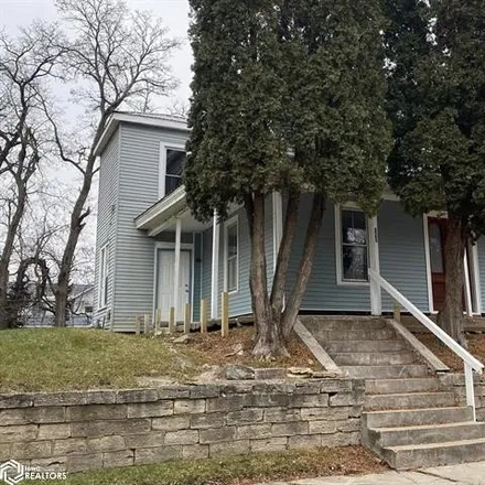 Buy this 4 bed house on 481 Spring Street in Burlington, IA 52601