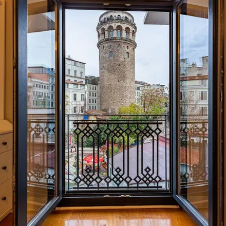 Rent this 3 bed apartment on Hemfikir Sanat in Dibek Sokağı, 34425 Beyoğlu