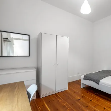 Rent this 7 bed room on Pastelaria Conde in Calçada do Marquês de Abrantes, 1200-719 Lisbon