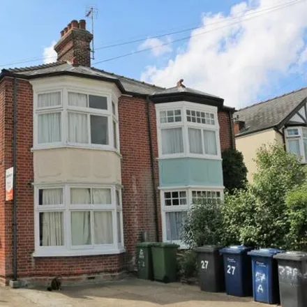 Rent this 5 bed house on 25 Highworth Avenue in Cambridge, CB4 2BQ